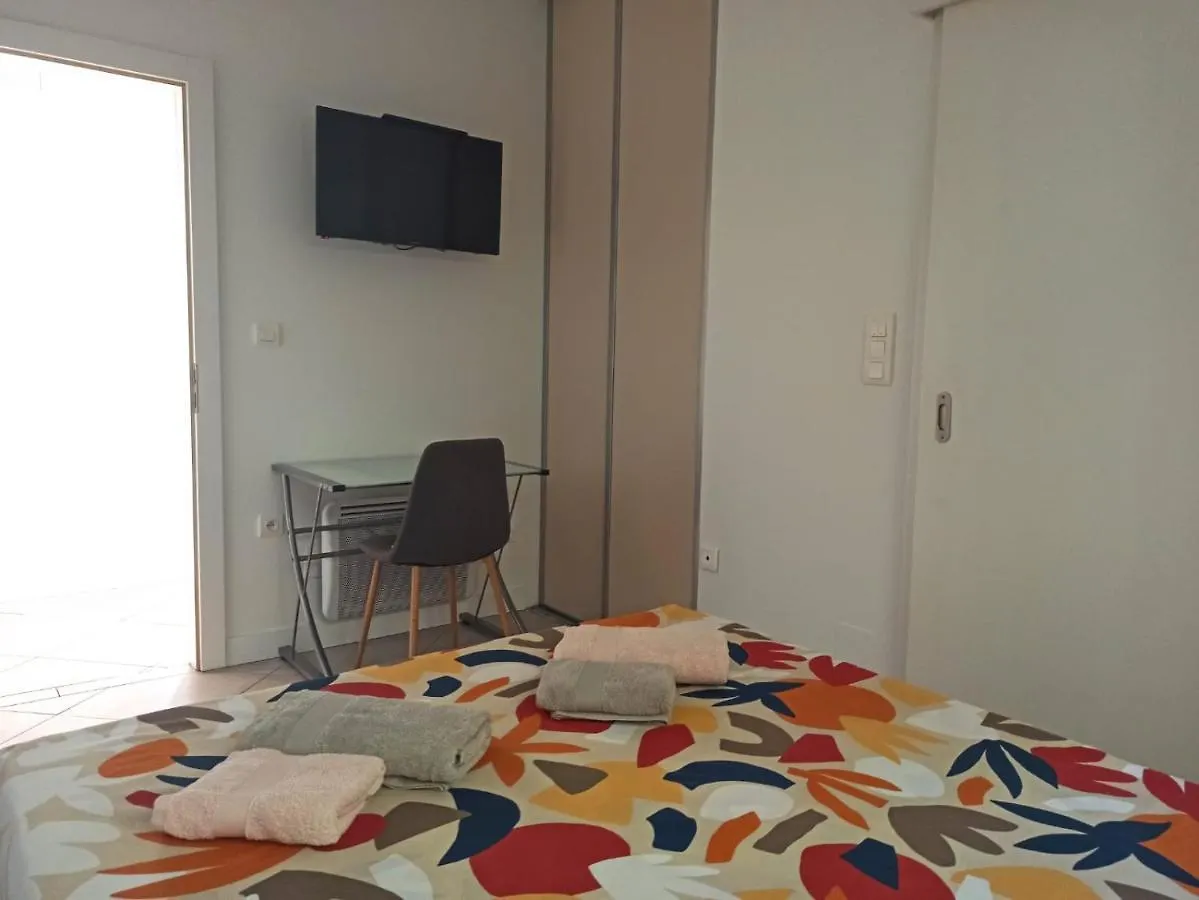 Villa Malibu 망들리유 라 나플 0*, 망들리유 라 나플 프랑스